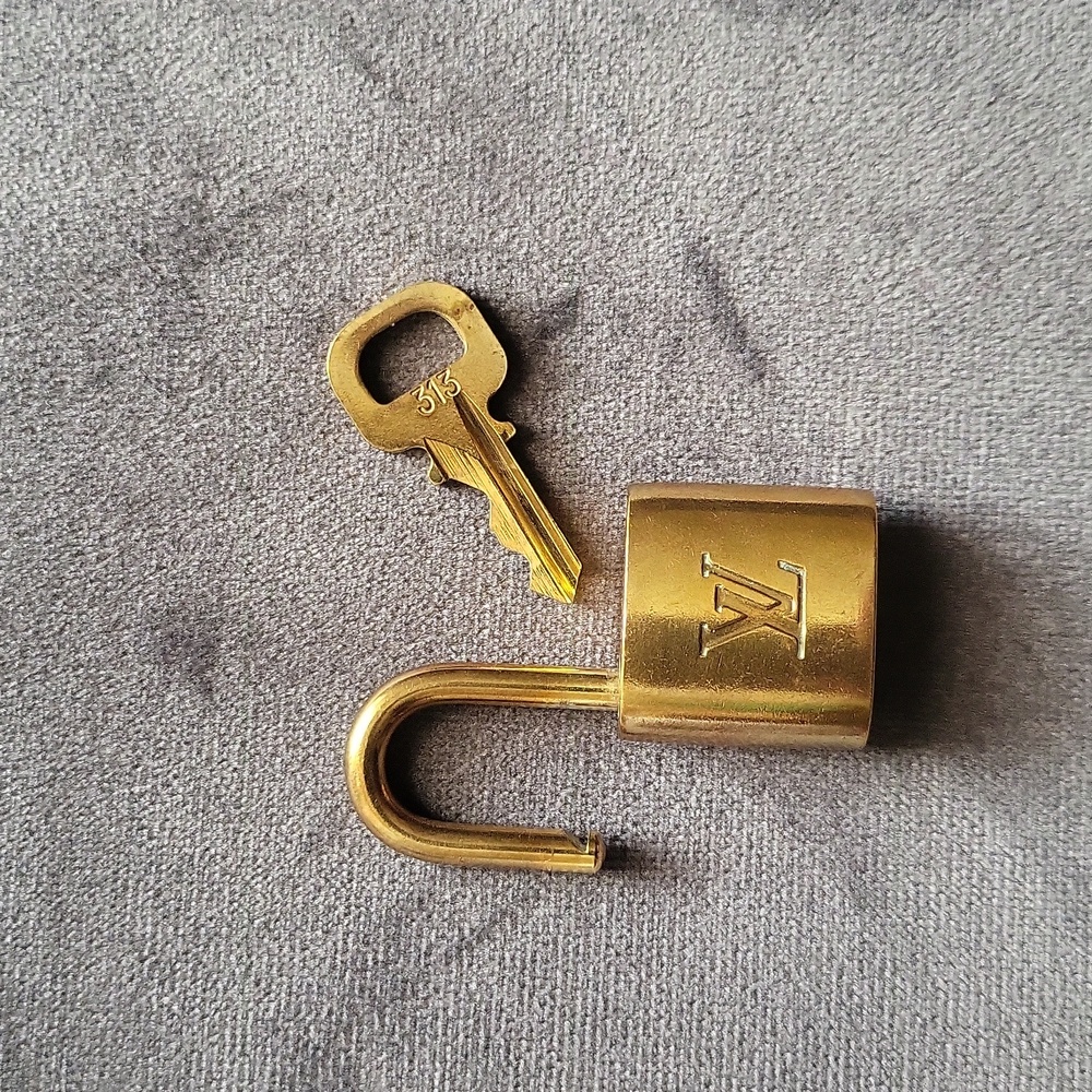 Louis Vuitton #313 Padlock & Key Set  EUC